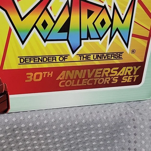 Voltron 30th Anniversary Collector's Set - Picture 2 of 10